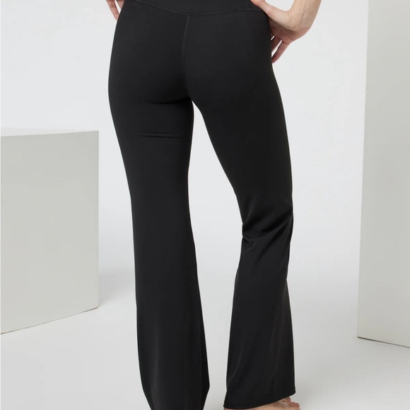 All the feels Bootcut  Size Large . Retail 118 plus tax asking 75 - Picture 2 of 4